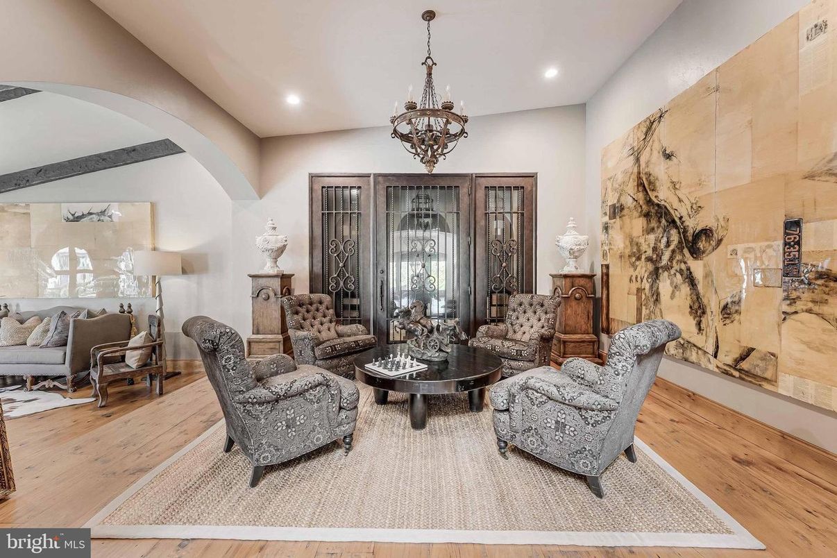 Interior, Living room, Pendant Lights, Recessed Lighting, Wood Texture Flooring