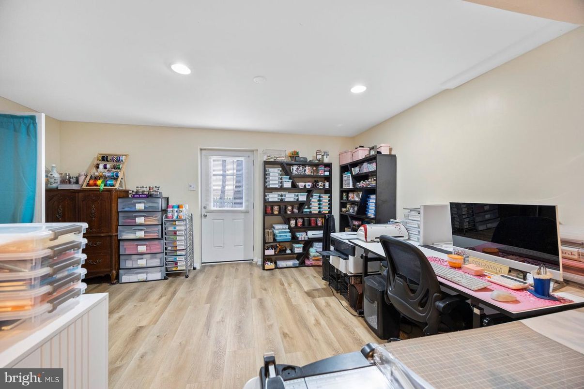 Home Office, Interior, Recessed Lighting, Wood Texture Flooring