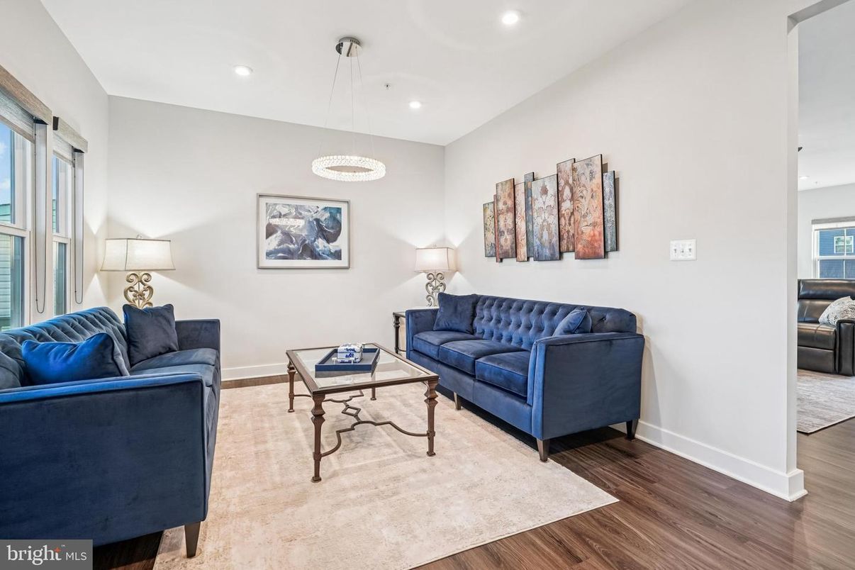 Interior, Living room, Pendant Lights, Recessed Lighting, Wood Texture Flooring