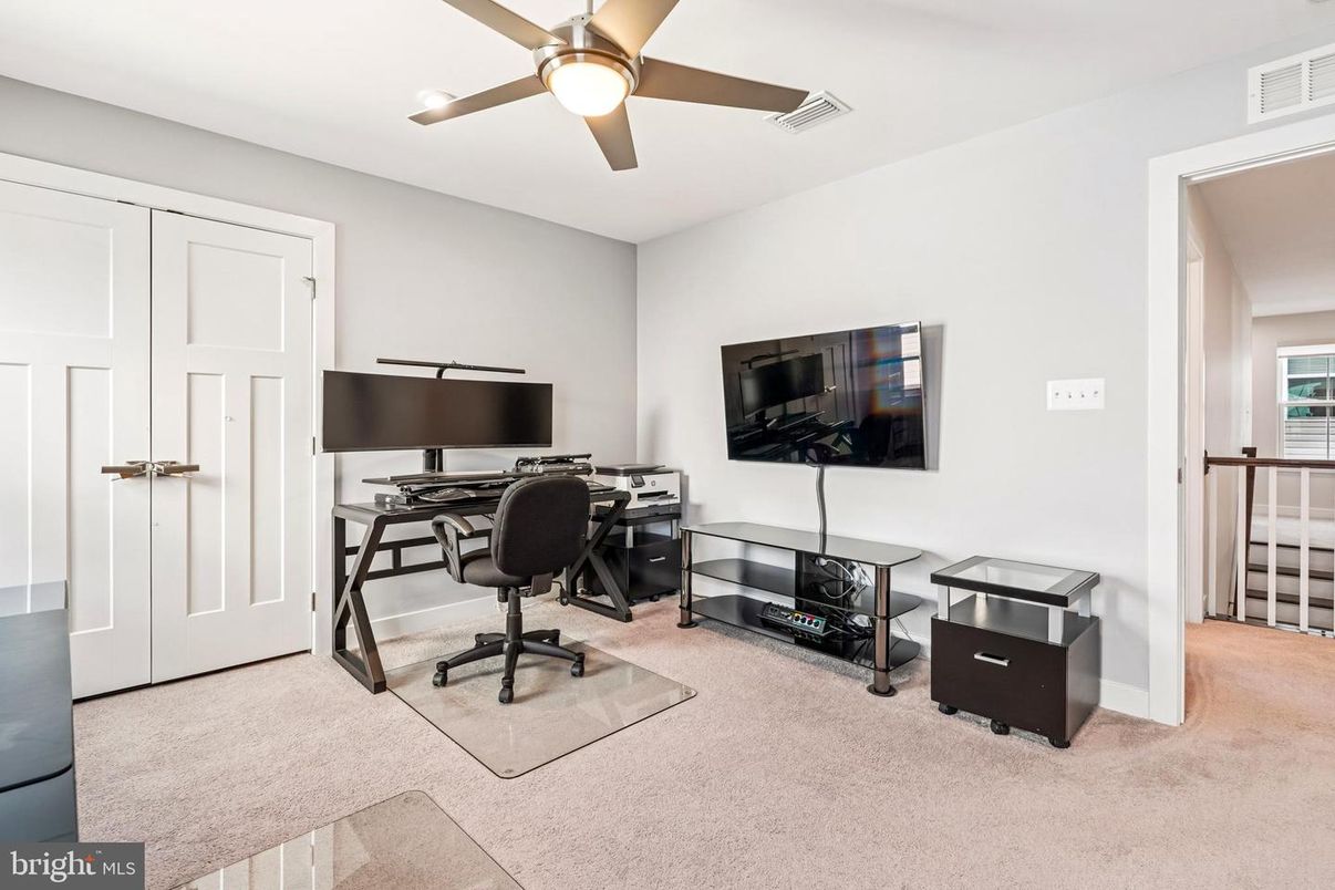 Home Office, Interior