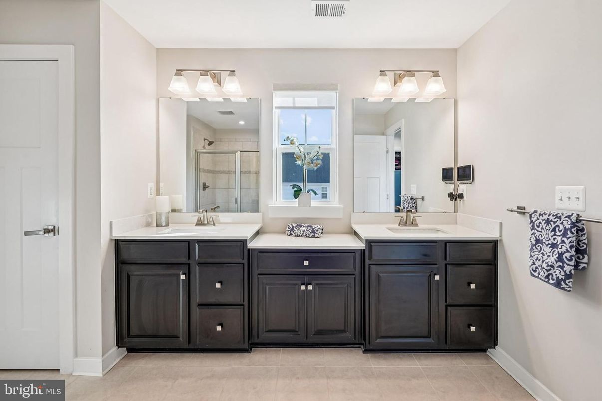 Bathroom, Dual Sink Vanities, Interior