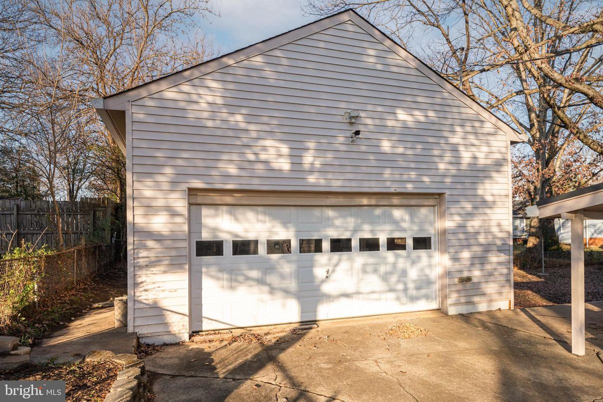Detached Garage, Exterior
