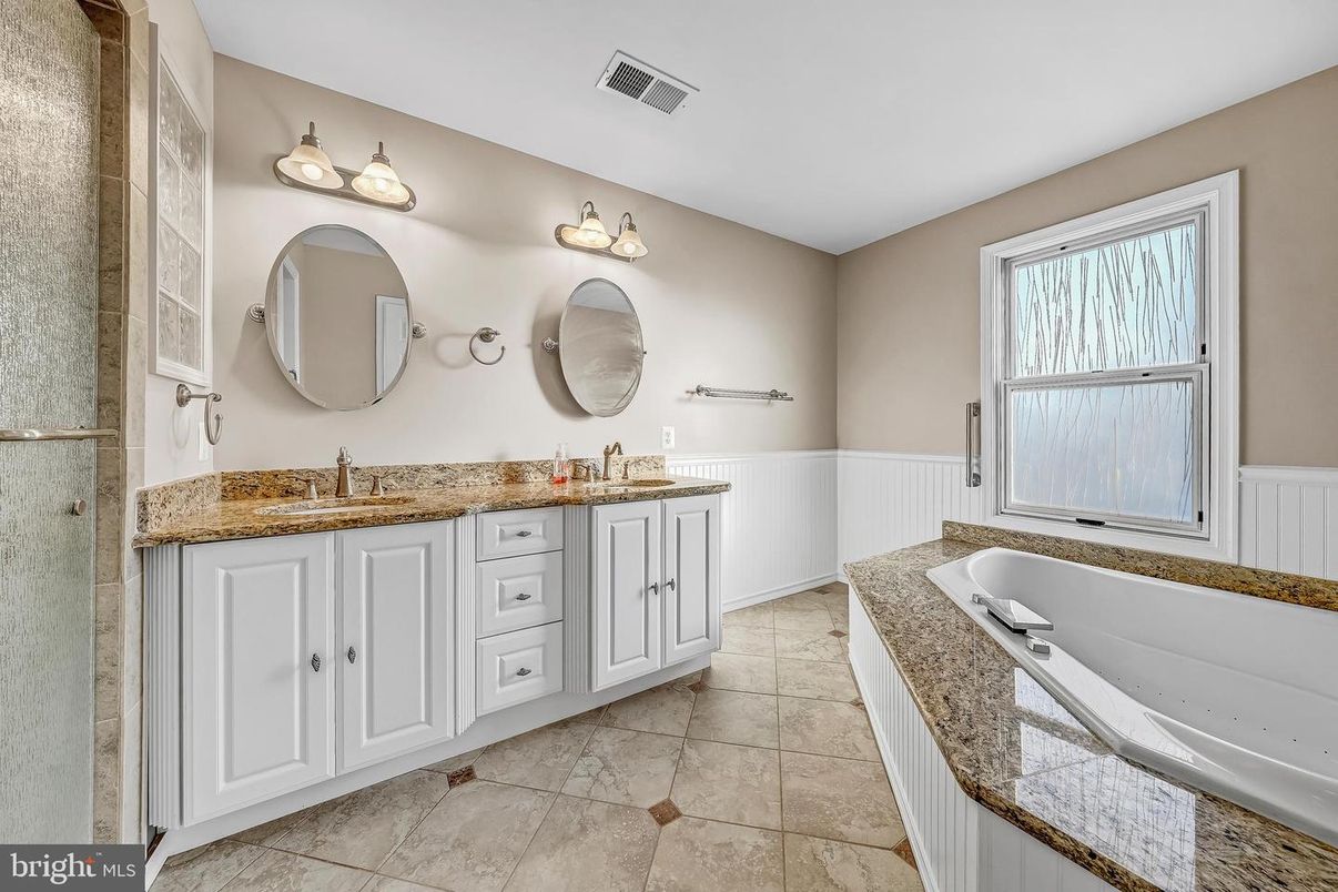 Bathroom, Dual Sink Vanities, Interior