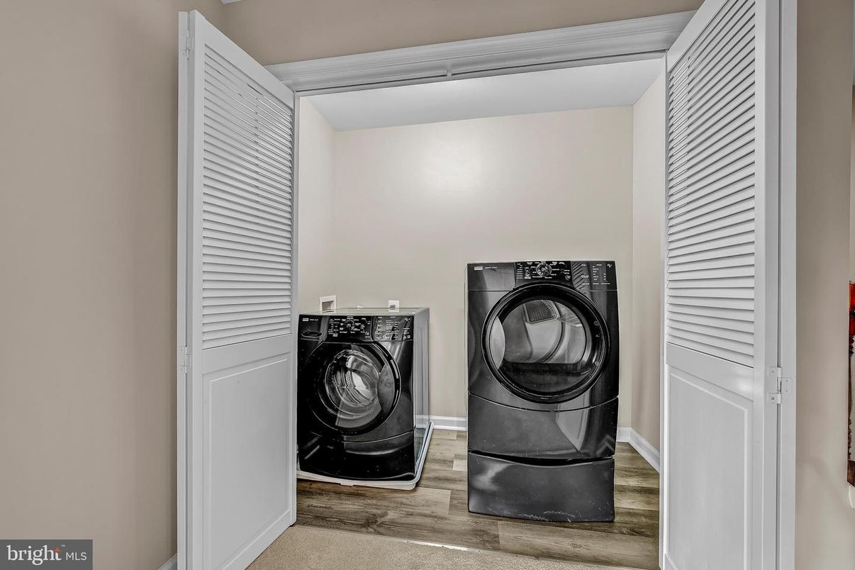 Interior, Utility Closets, Washer, Wood Texture Flooring