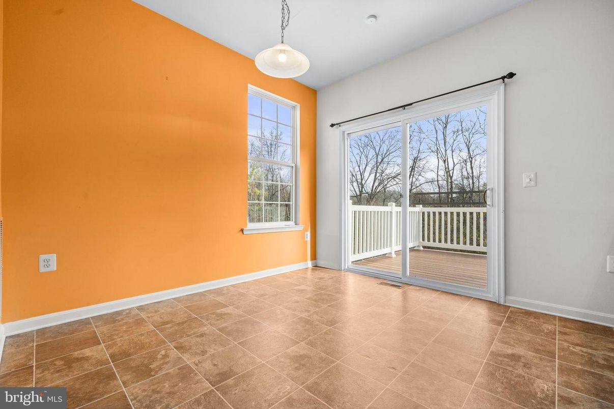 Empty room, Interior, Pendant Lights