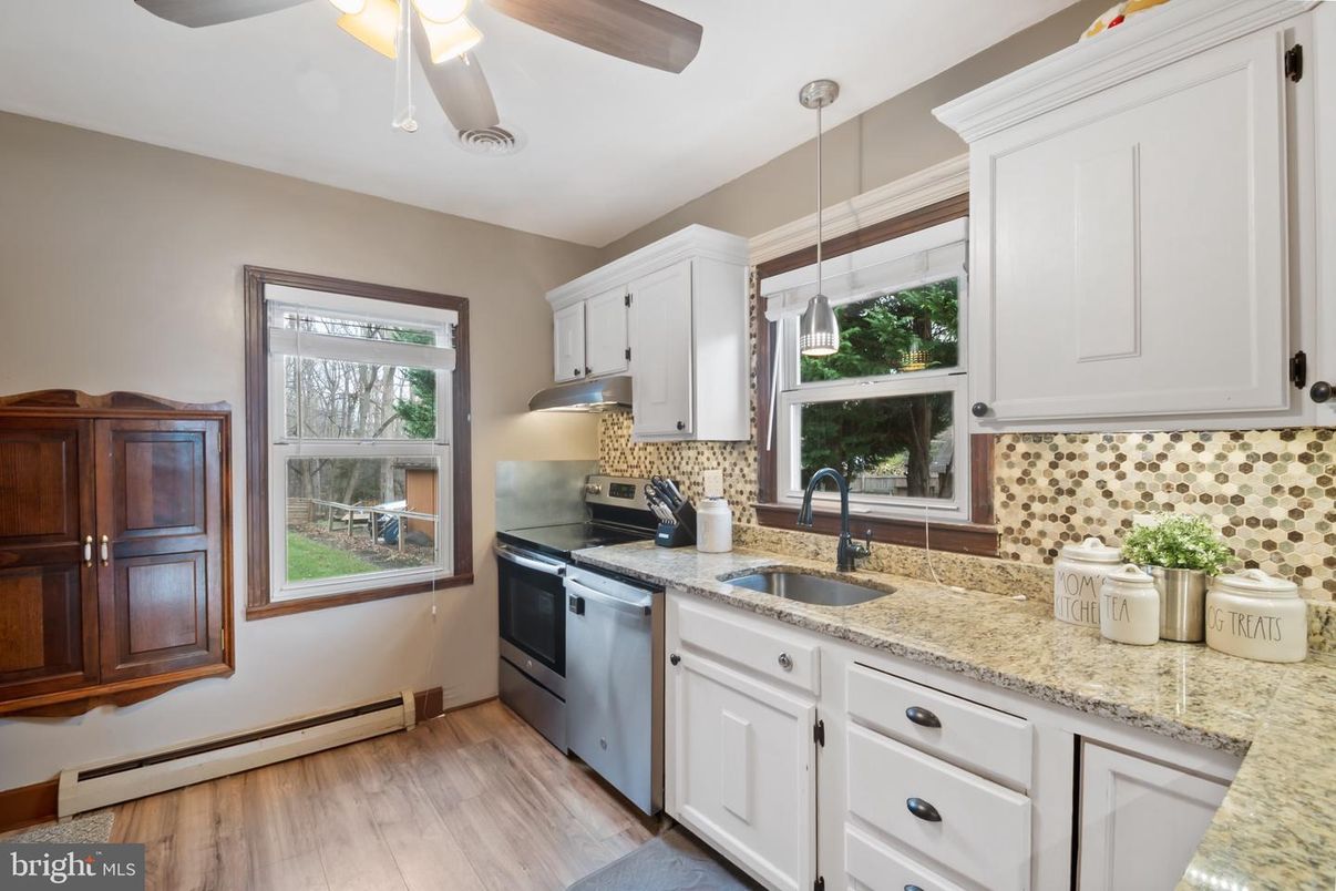 Interior, Kitchen, Pendant Lights, Wood Texture Flooring