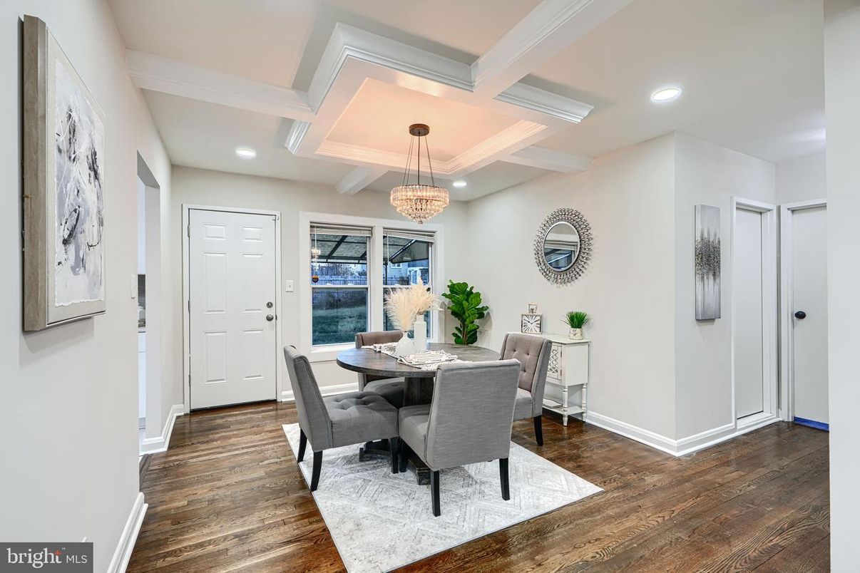 Chandelier, Dining room, Interior, Recessed Lighting, Wood Texture Flooring