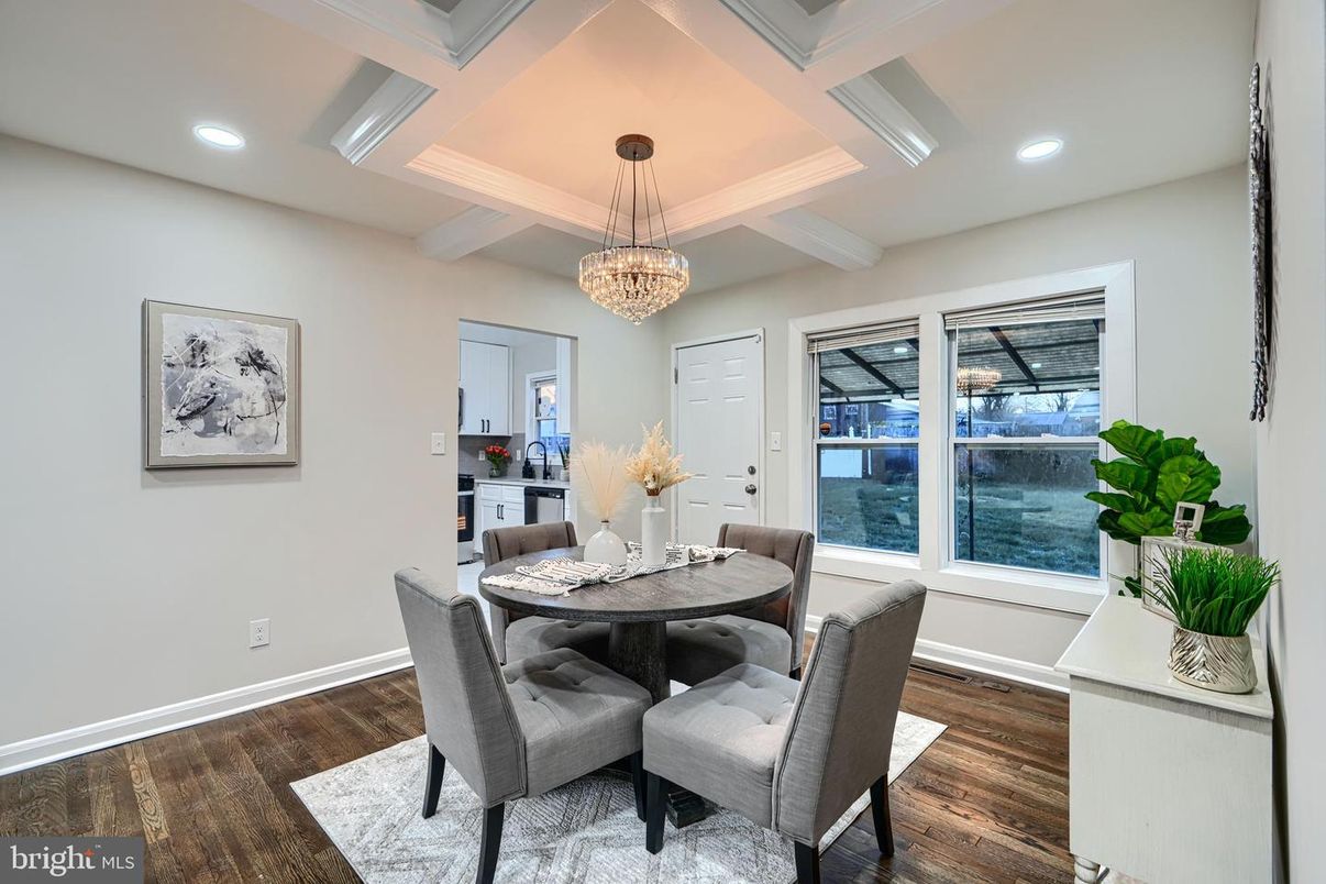 Chandelier, Dining room, Interior, Recessed Lighting, Wood Texture Flooring