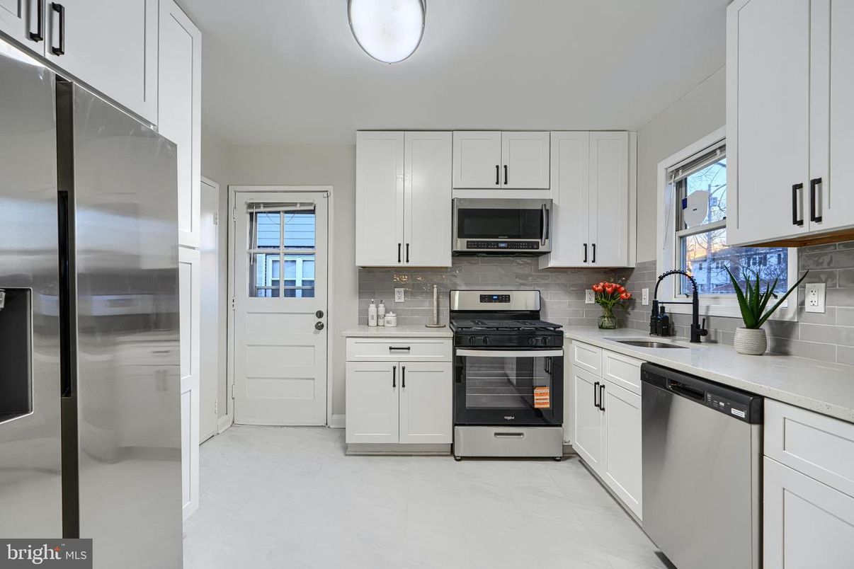Interior, Kitchen, Marble, Stainless Steel Appliances