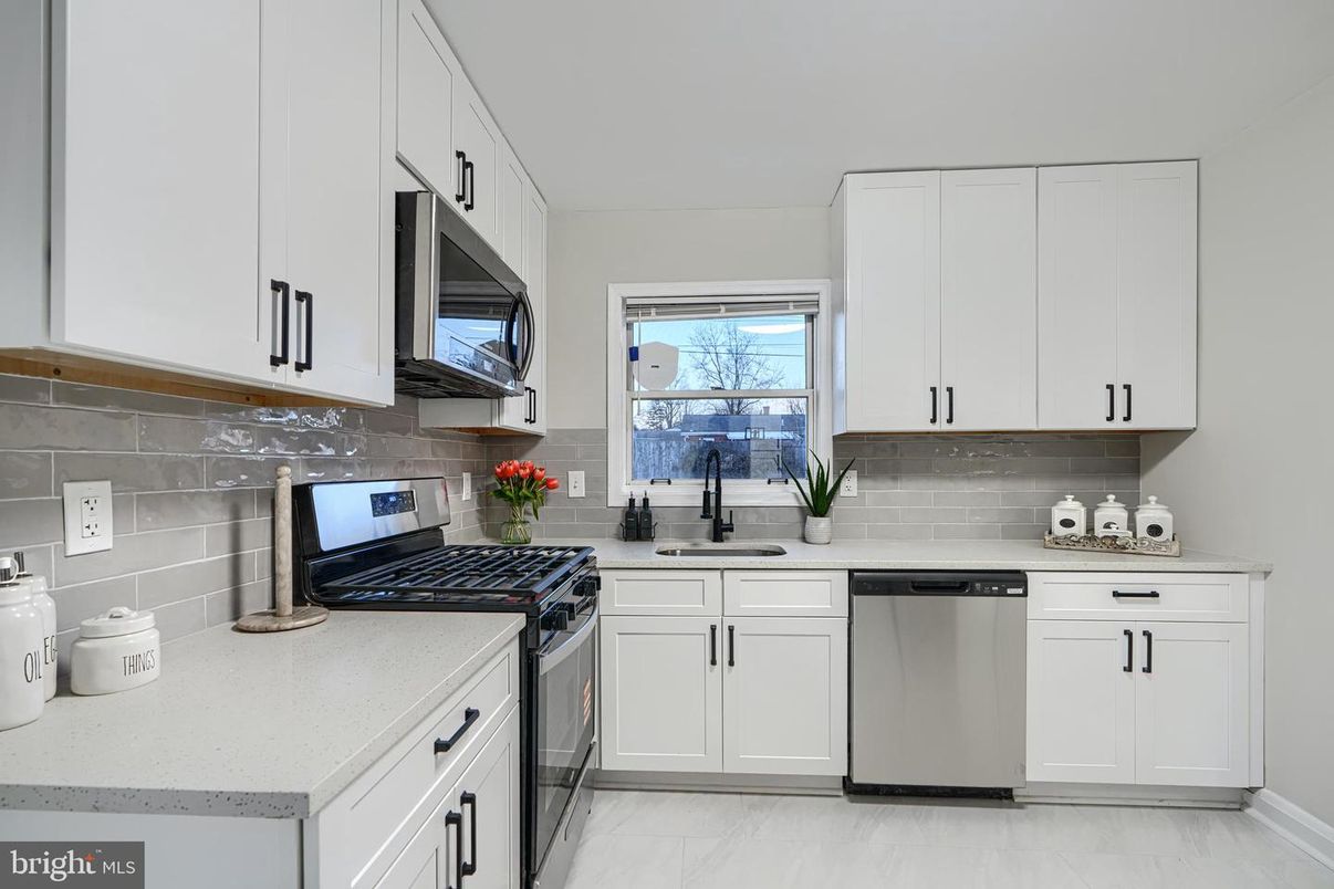 Interior, Kitchen, Marble, Stainless Steel Appliances
