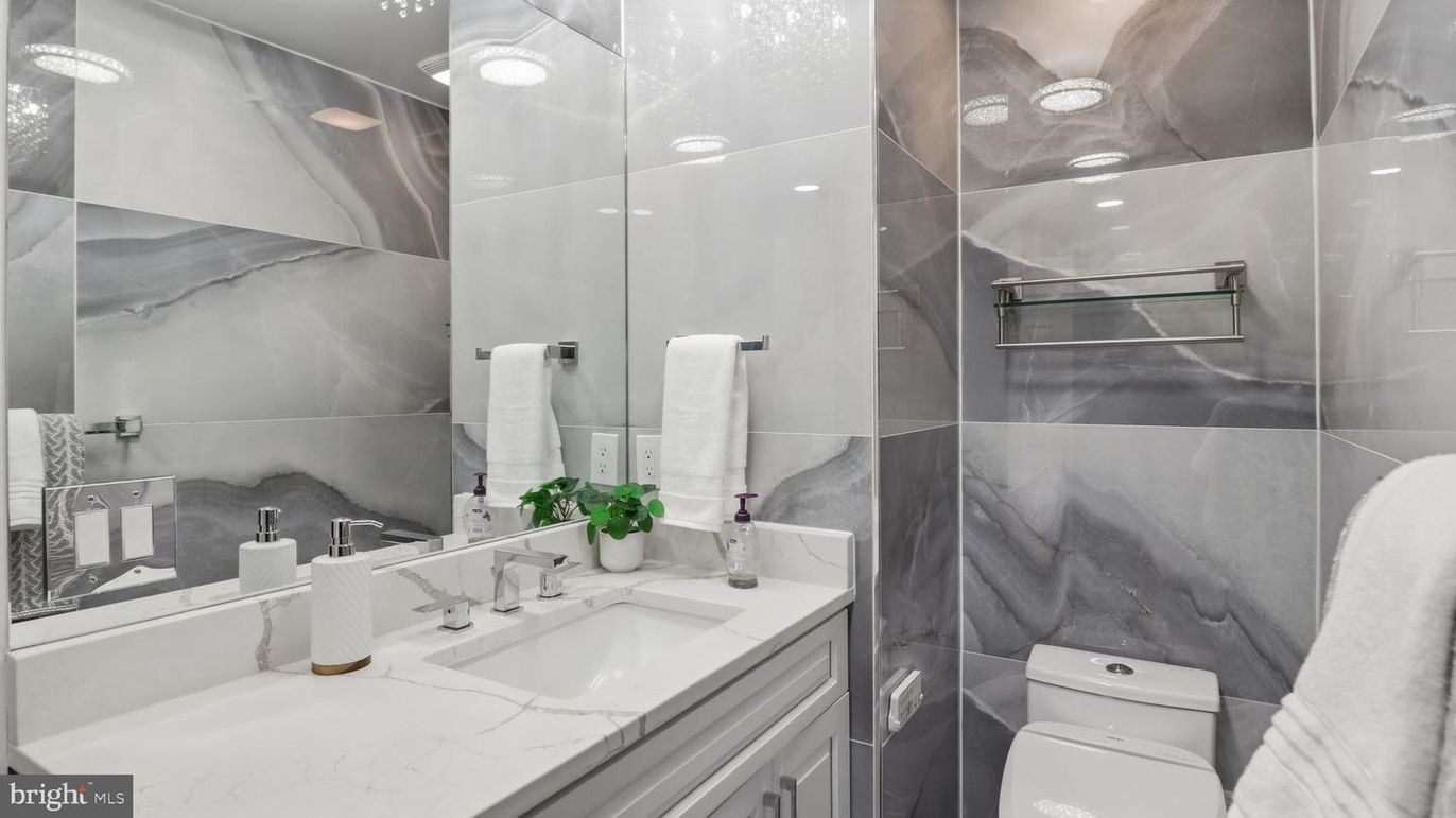 Bathroom, Interior, Recessed Lighting