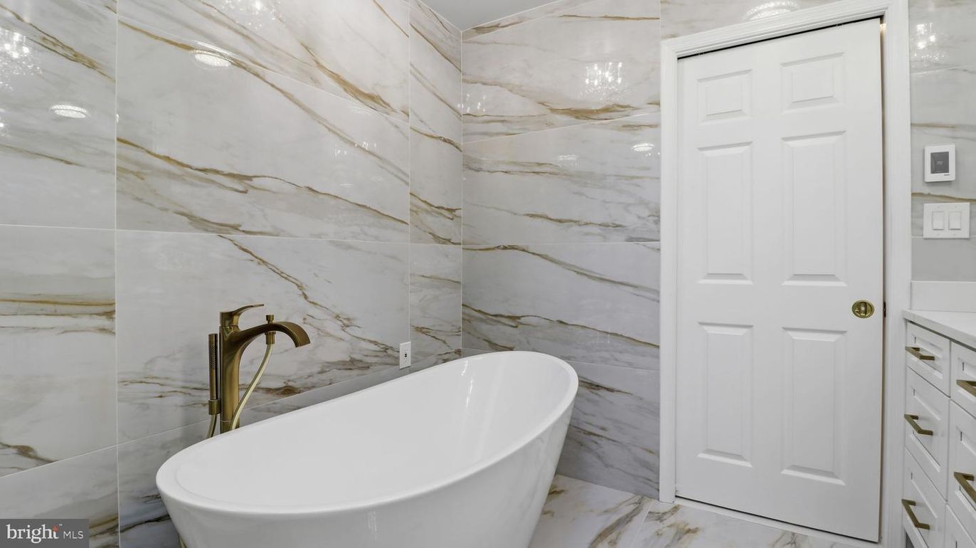 Bathroom, Free Standing Baths, Interior, Marble, Marble Walls