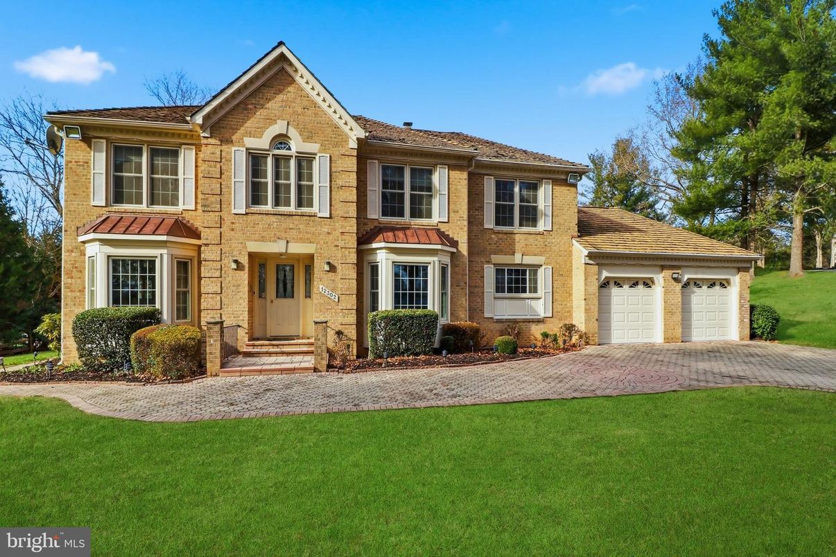 Attached, Exterior, Facade, Brick Traditional