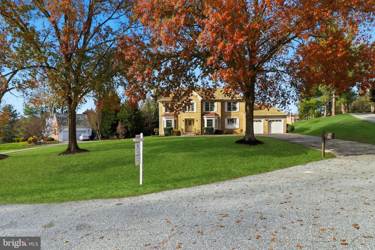 Backyard, Detached Garage, Exterior