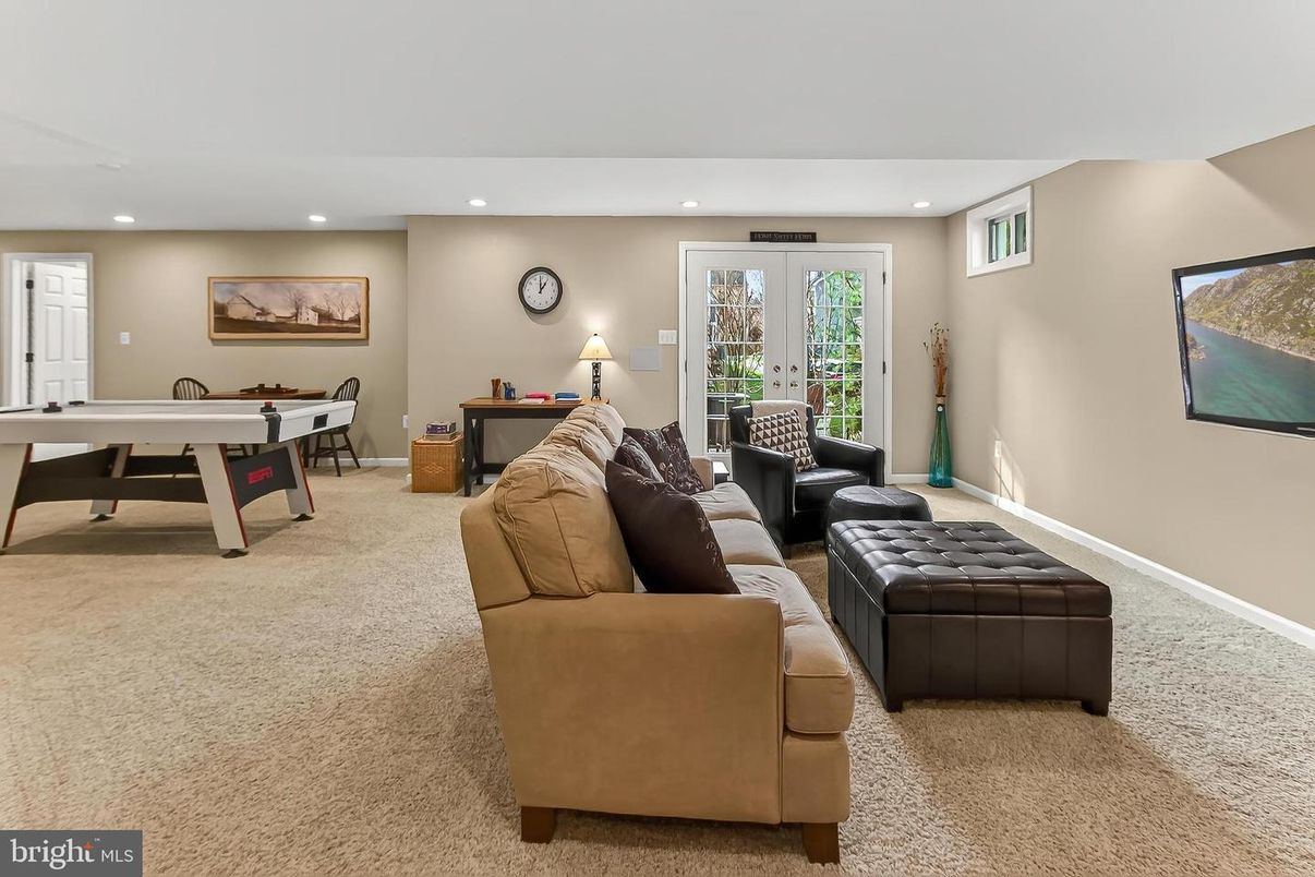 Game Room, Interior, Living room, Recessed Lighting