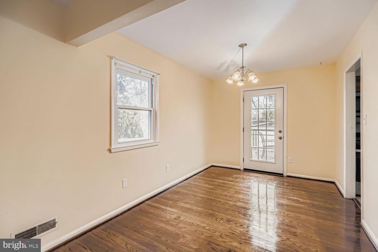 Chandelier, Empty room, Interior, Pendant Lights, Wood Texture Flooring