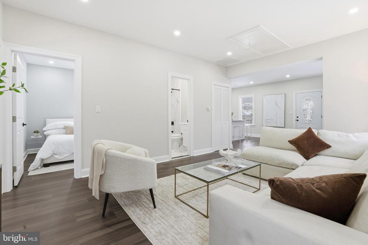 Bedroom, Interior, Living room, Recessed Lighting, Wood Texture Flooring