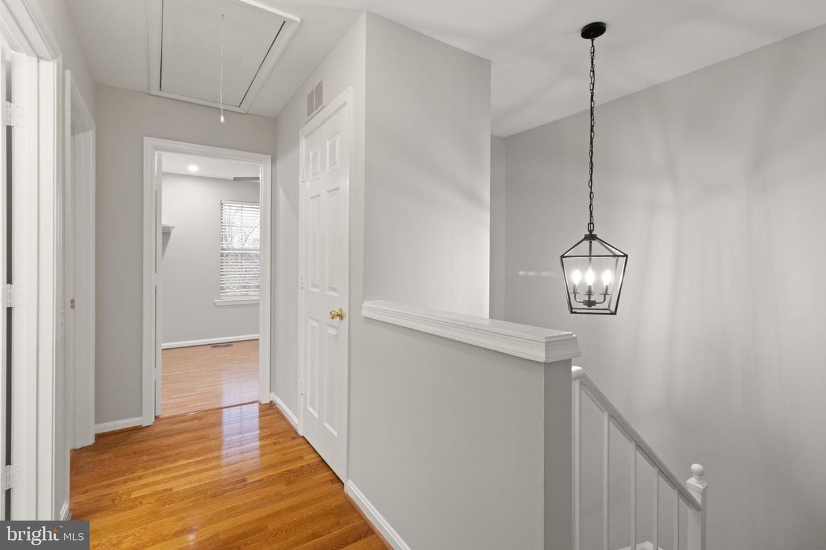 Interior, Pendant Lights, Recessed Lighting, Wood Texture Flooring