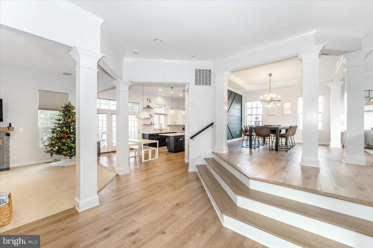 Chandelier, Dining room, Interior, Kitchen, Pendant Lights, Recessed Lighting, Wood Texture Flooring