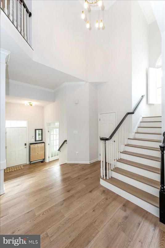 Interior, Pendant Lights, Wood Texture Flooring