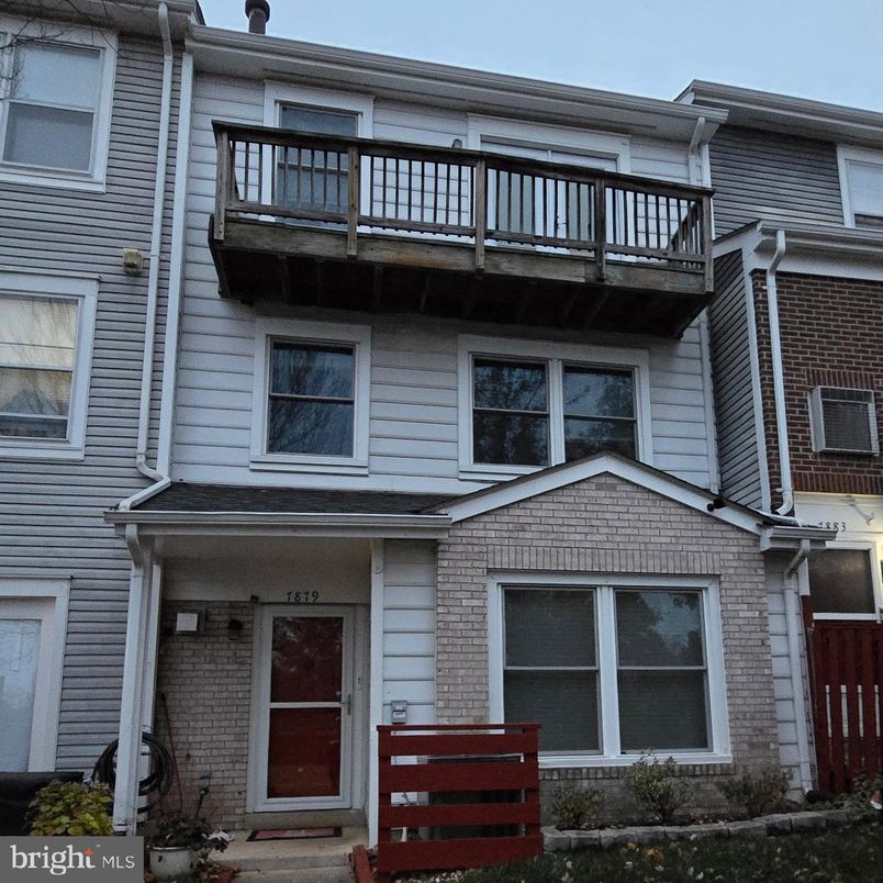 Exterior, Facade, Brick Facade, Rowhouse