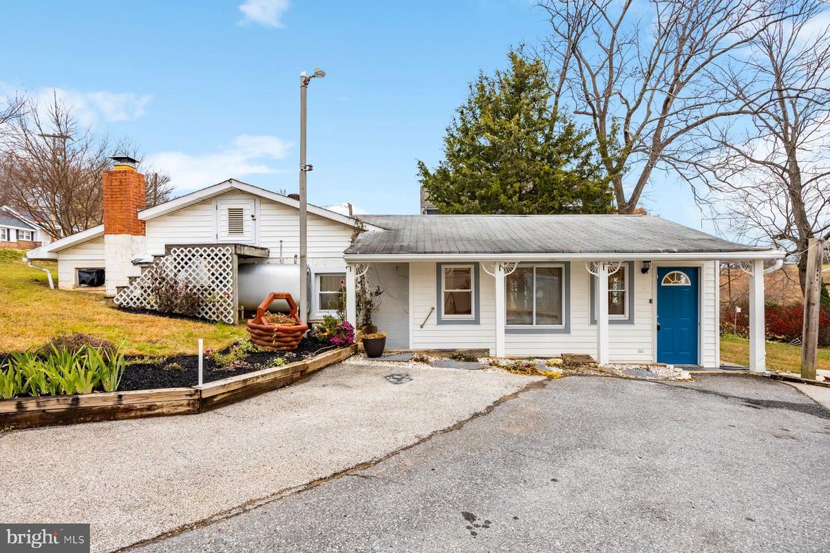 Exterior, Facade, Cape Cod