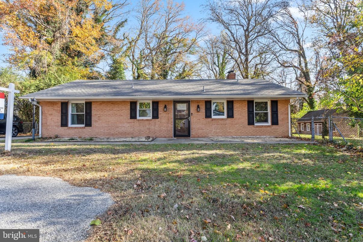 Exterior, Facade, Brick Facade, Cape Cod