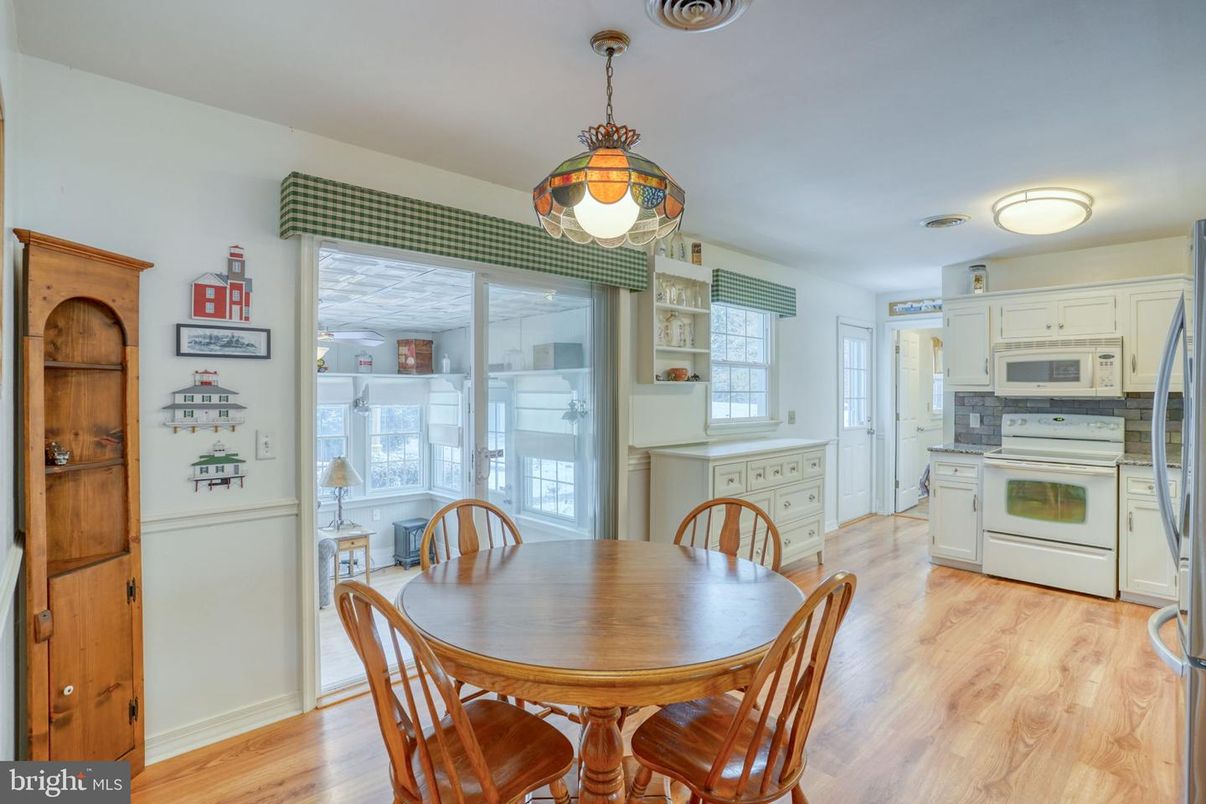 Dining room, Interior, Kitchen, Pendant Lights, Wood Texture Flooring