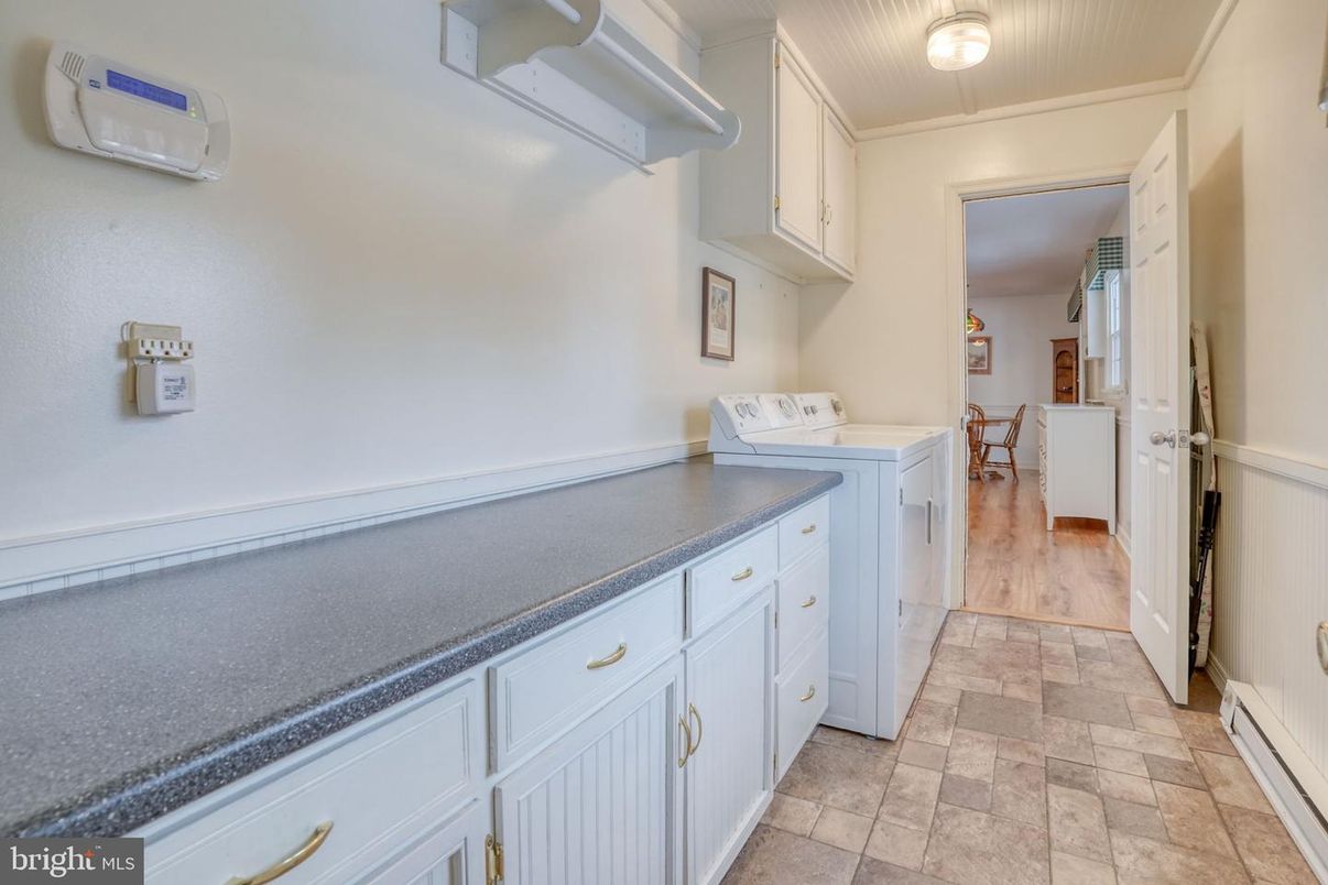 Interior, Washer, Wood Texture Flooring
