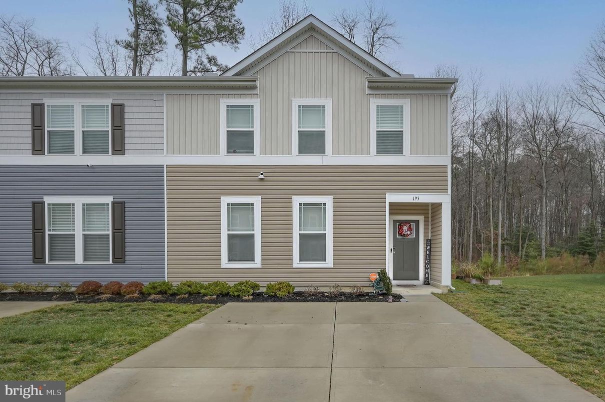 Exterior, Facade, Rowhouse