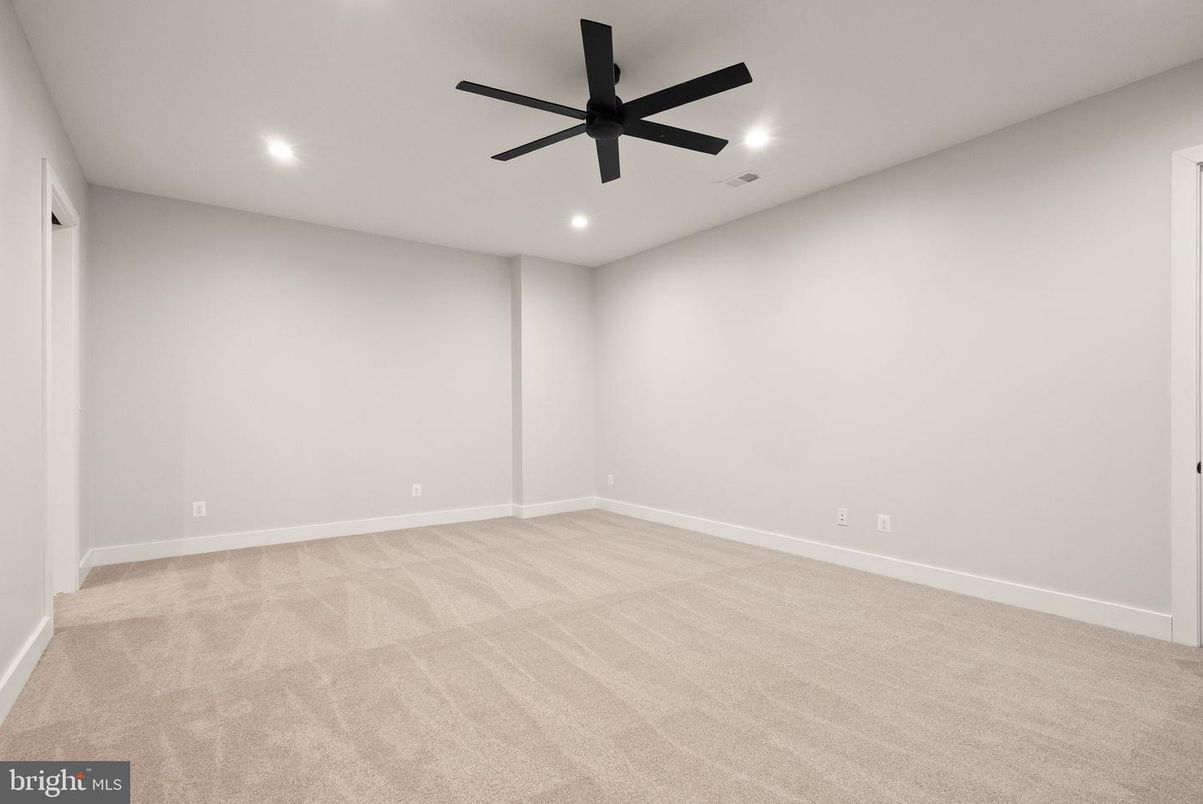 Empty room, Interior, Recessed Lighting