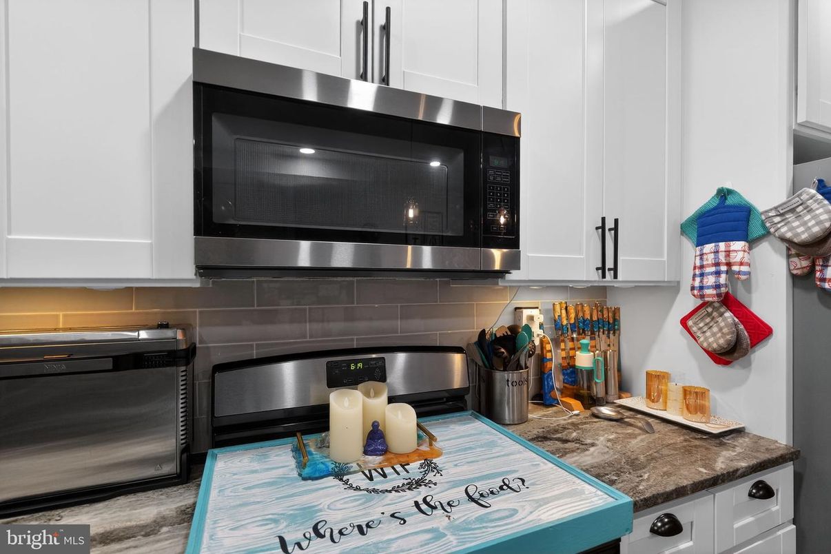 Interior, Kitchen, Stainless Steel Appliances