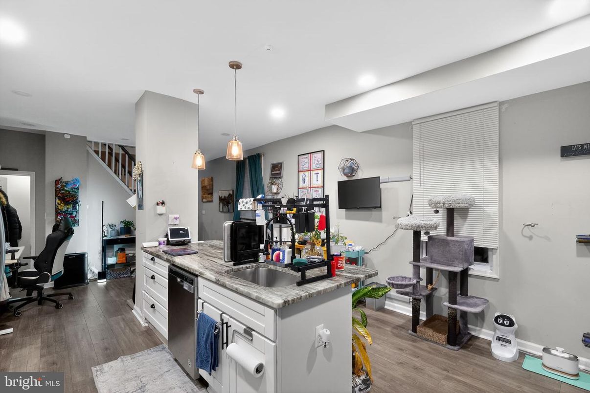 Interior, Kitchen, Pendant Lights, Recessed Lighting, Wood Texture Flooring