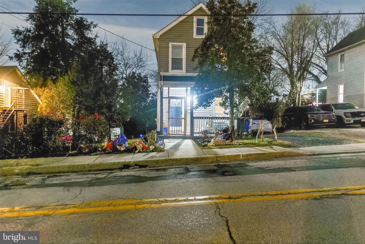 Exterior, Facade, Queen Anne Victorian