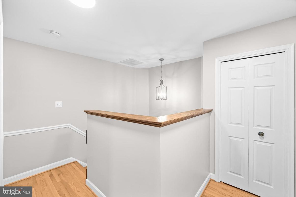 Interior, Pendant Lights, Wood Texture Flooring