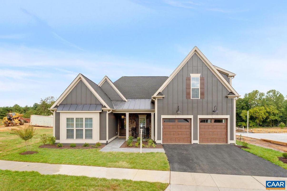 Attached, Exterior, Facade, Farmhouse