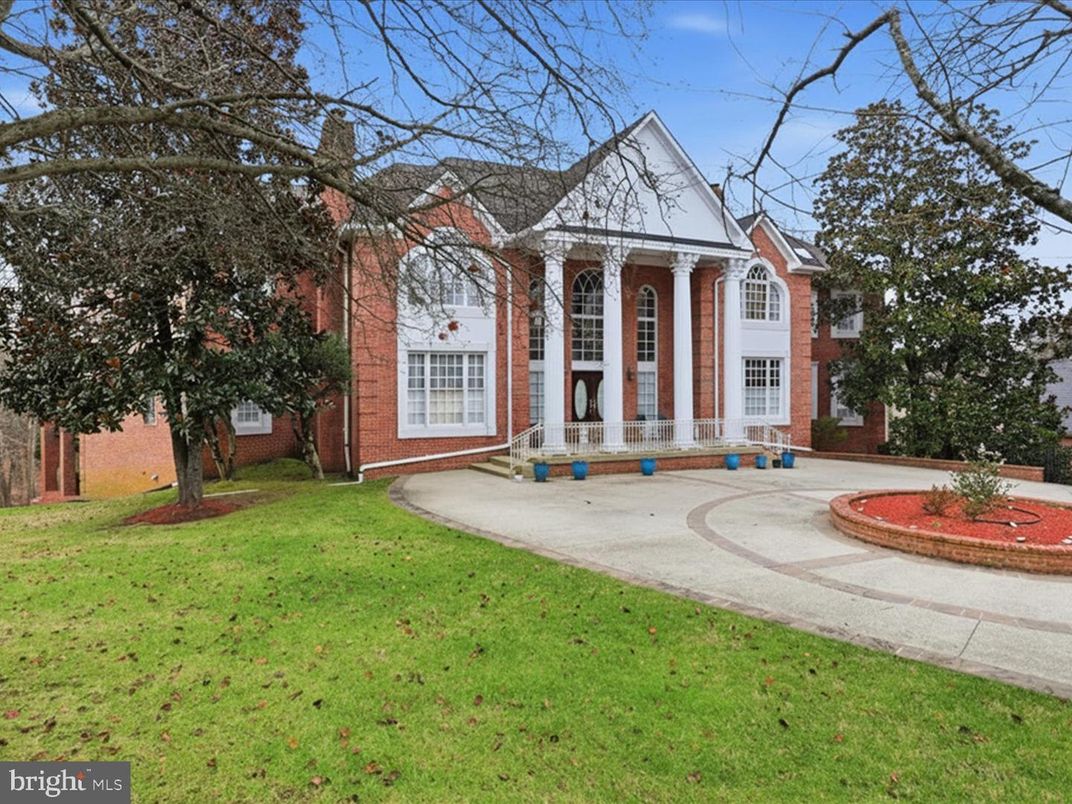 Backyard, Exterior, Facade, Brick Facade, Georgian