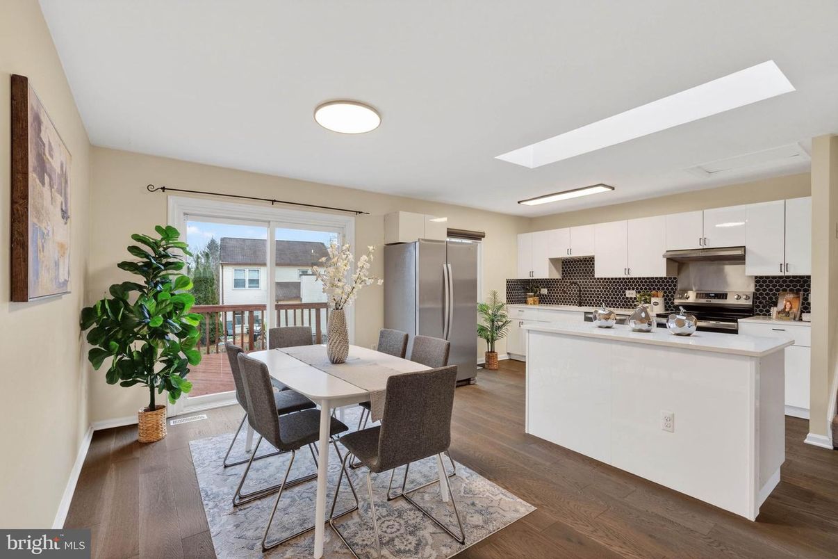 Dining room, Interior, Kitchen, Recessed Lighting, Stainless Steel Appliances, Wood Texture Flooring