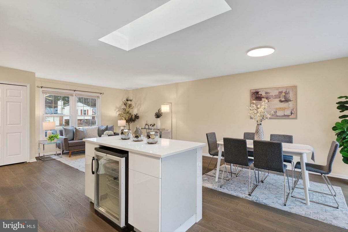 Dining room, Interior, Living room, Recessed Lighting, Wood Texture Flooring