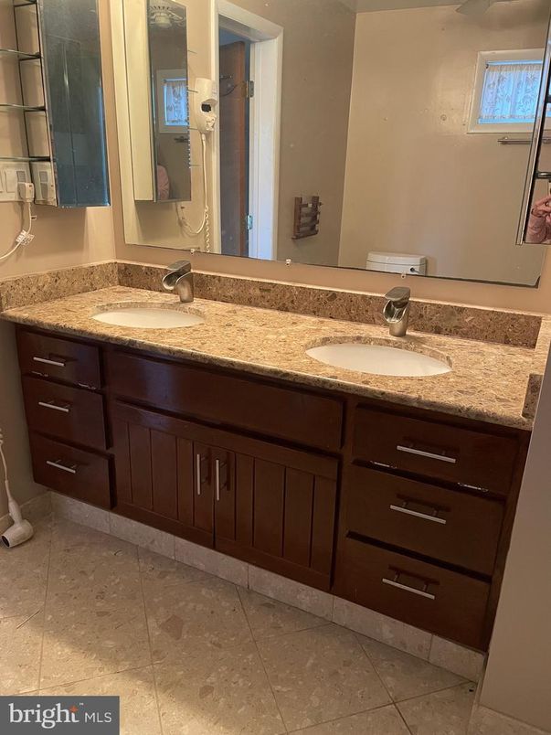 Bathroom, Dual Sink Vanities, Interior