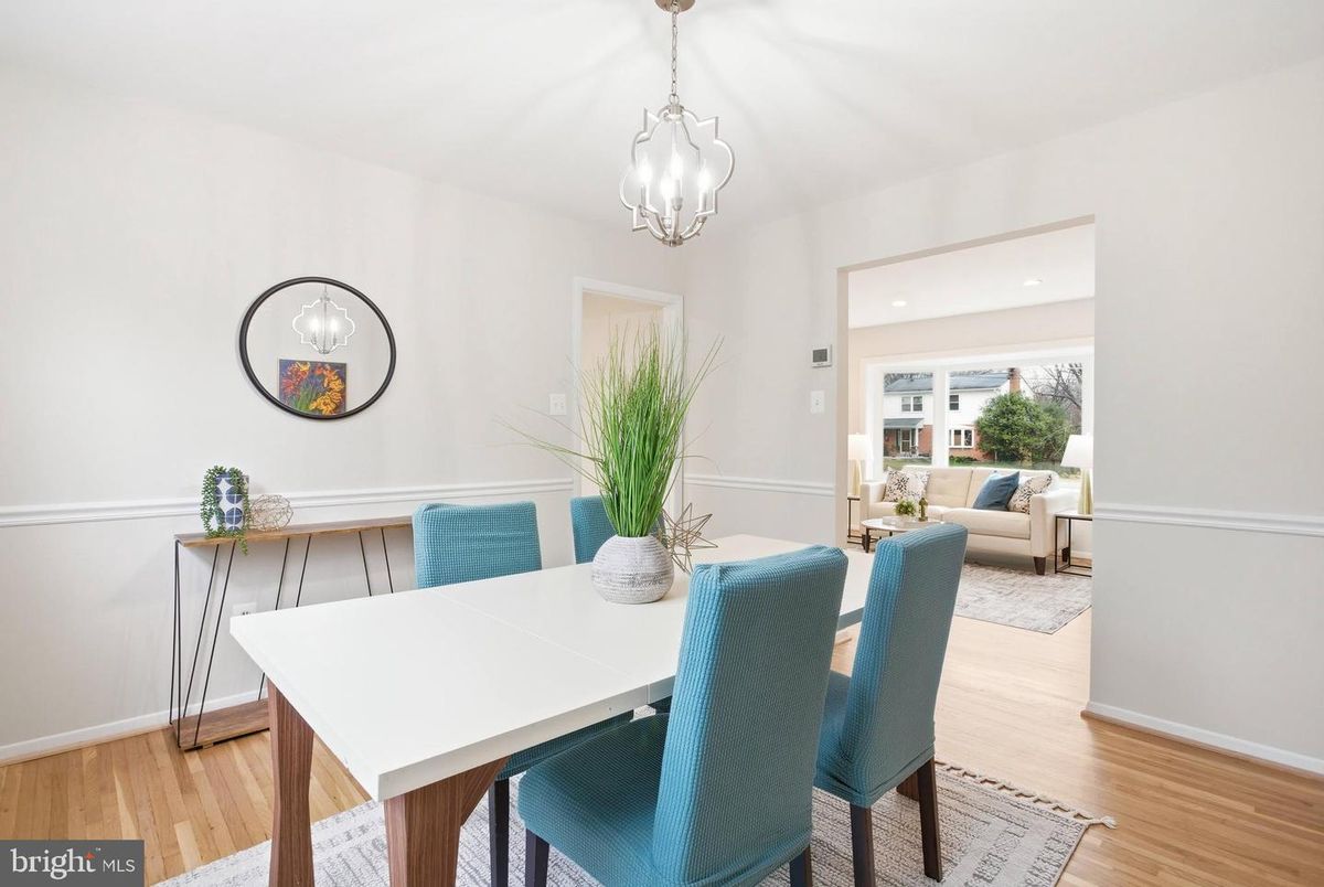 Dining room, Interior, Living room, Pendant Lights, Recessed Lighting, Wood Texture Flooring