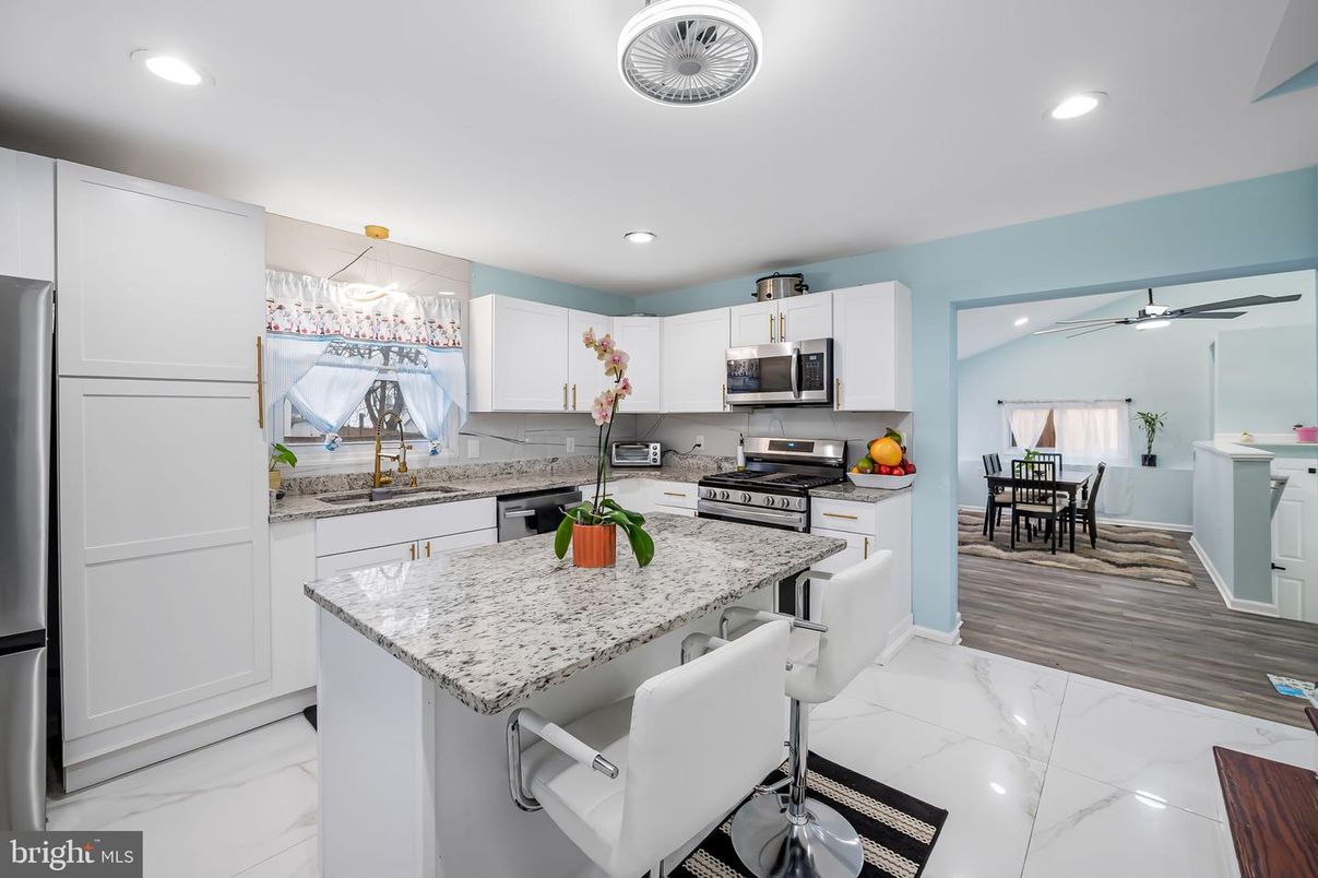 Dining room, Interior, Kitchen, Marble, Recessed Lighting, Stainless Steel Appliances