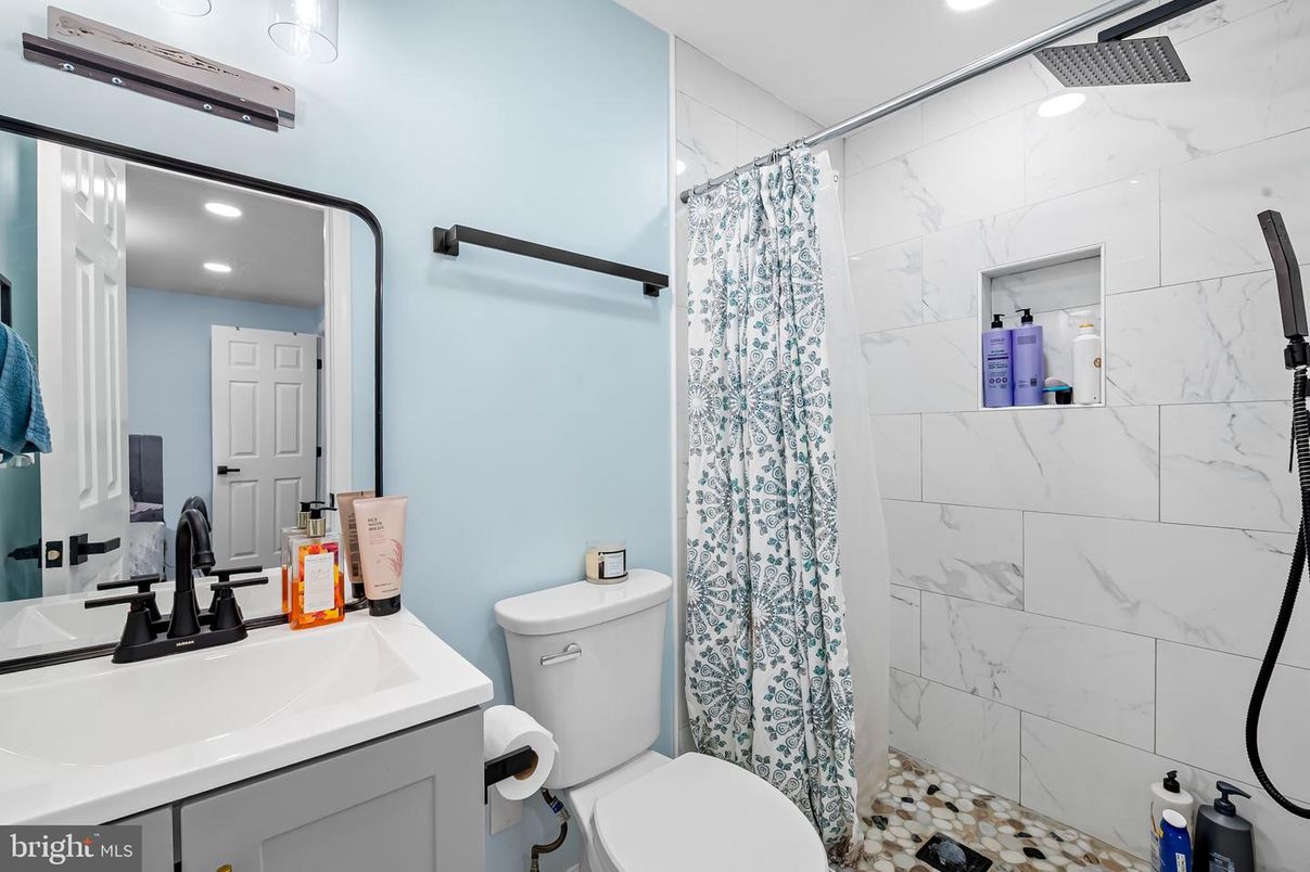 Bathroom, Interior, Marble Walls, Recessed Lighting