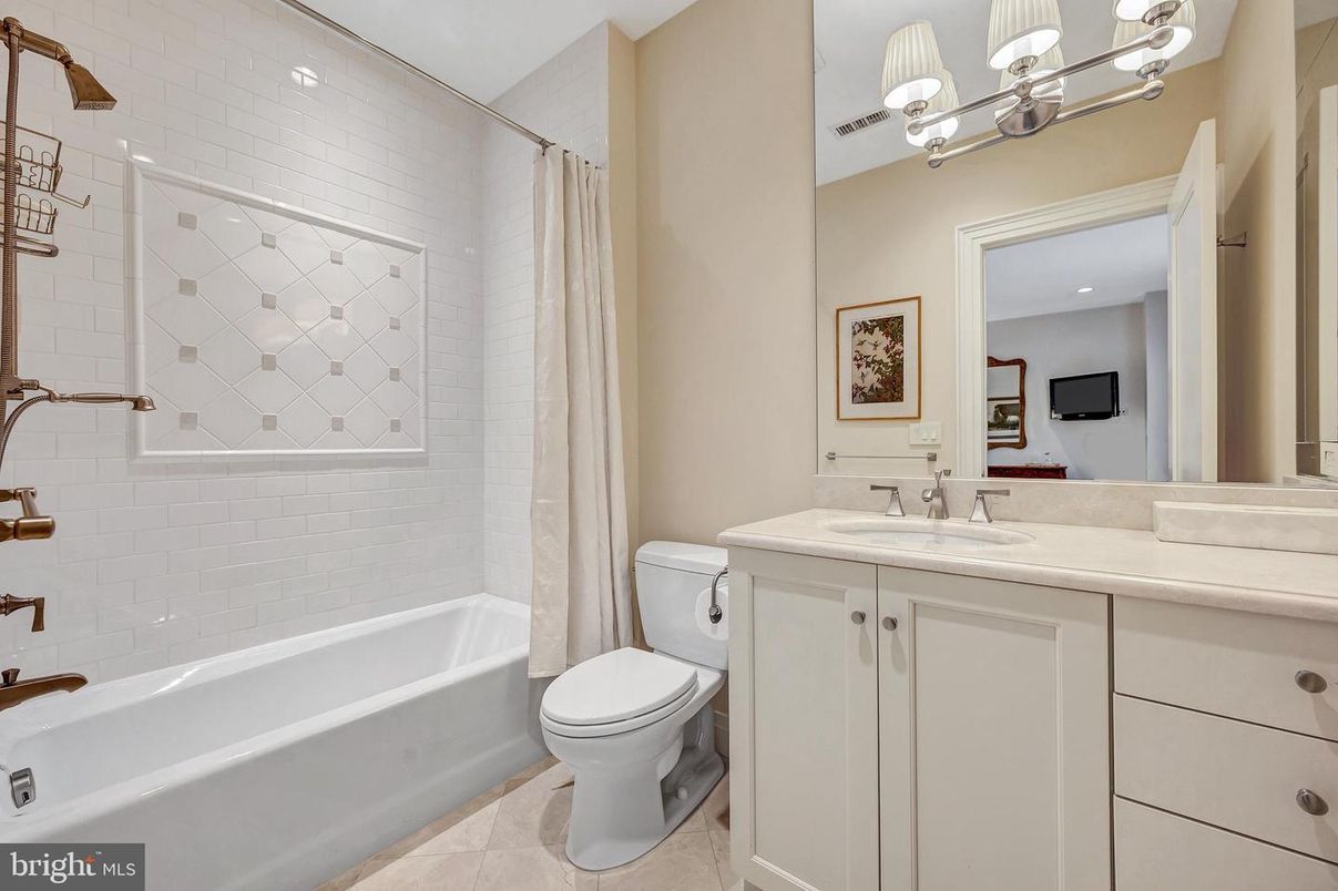 Bathroom, Interior, Recessed Lighting