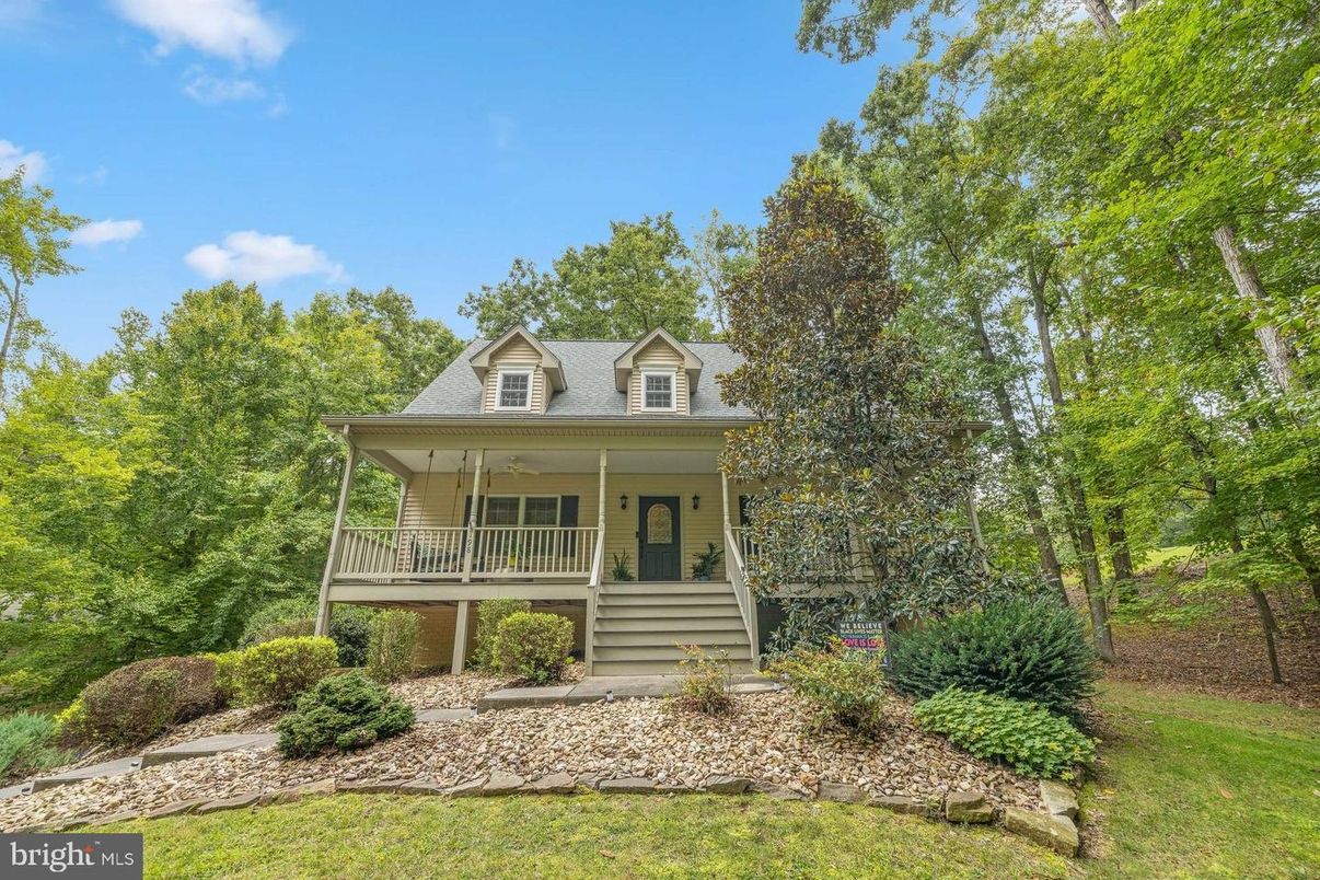 Exterior, Facade, Queen Anne Victorian