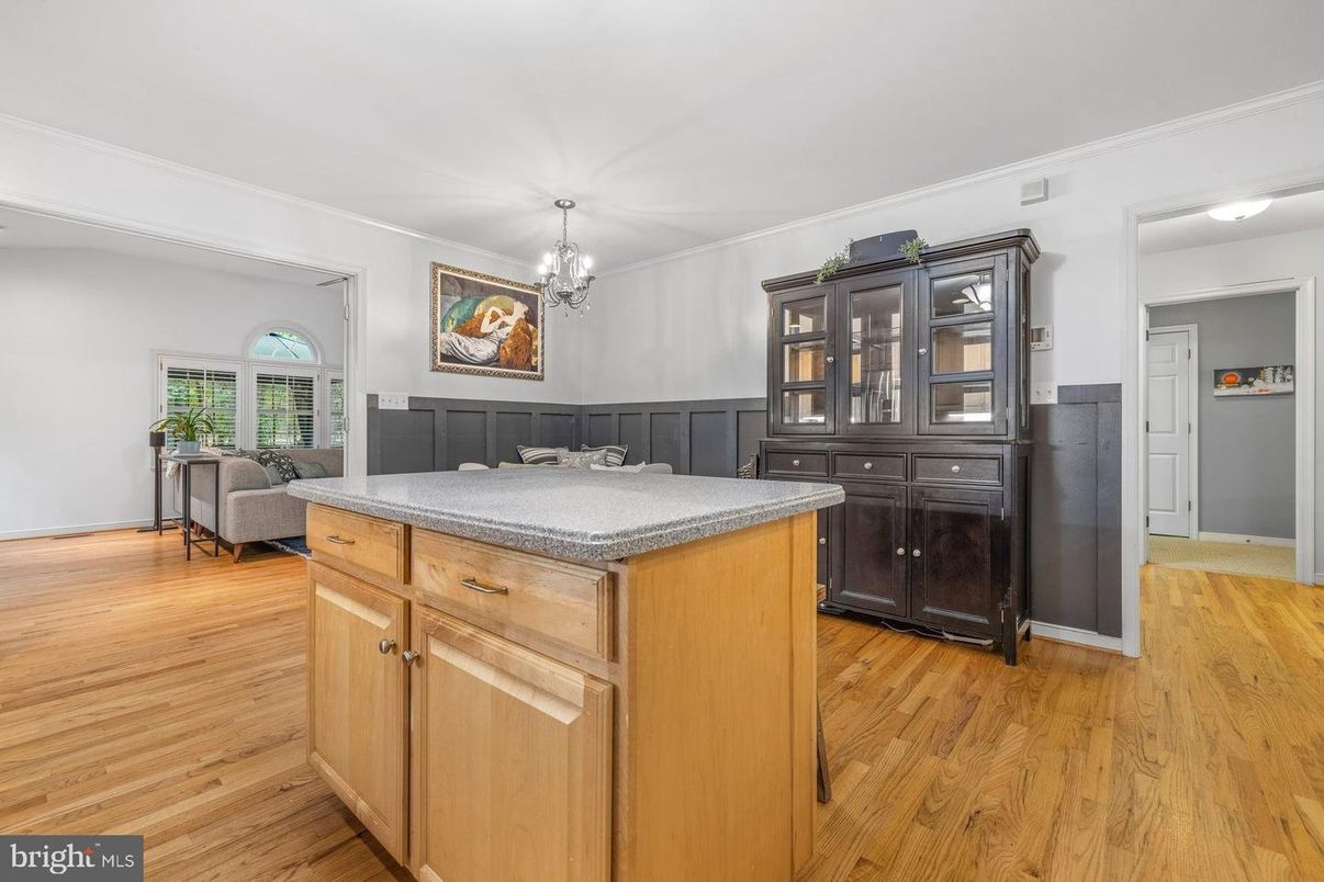 Interior, Pendant Lights, Wood Texture Flooring
