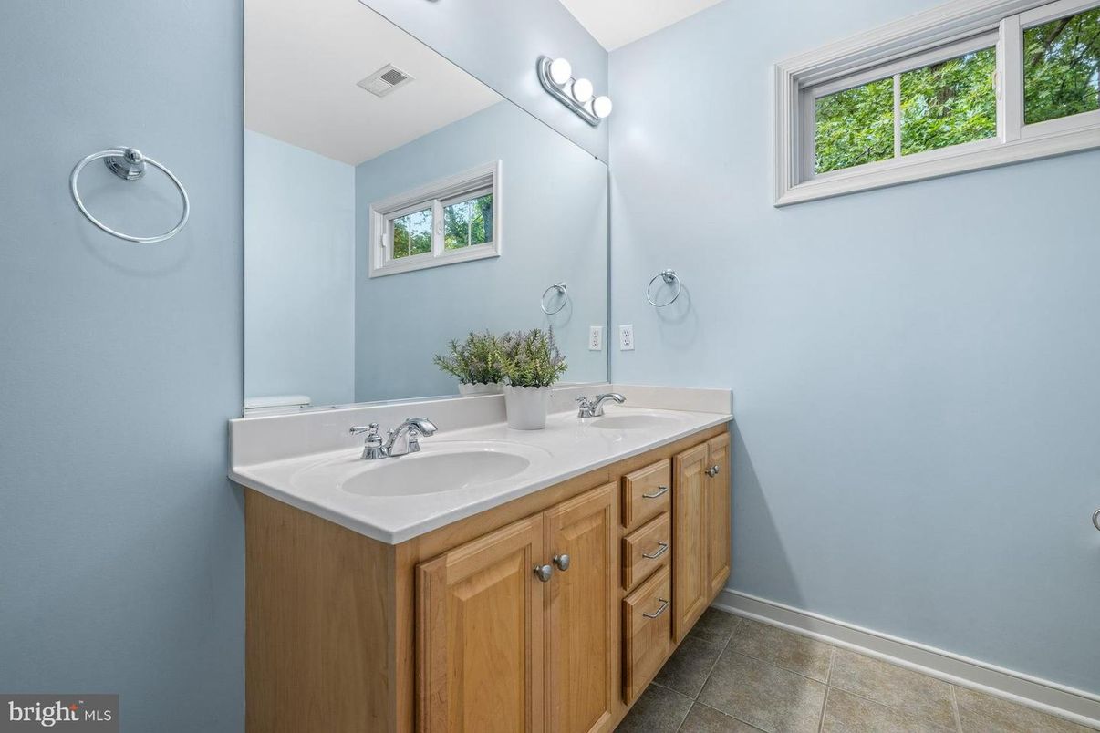 Bathroom, Dual Sink Vanities, Interior