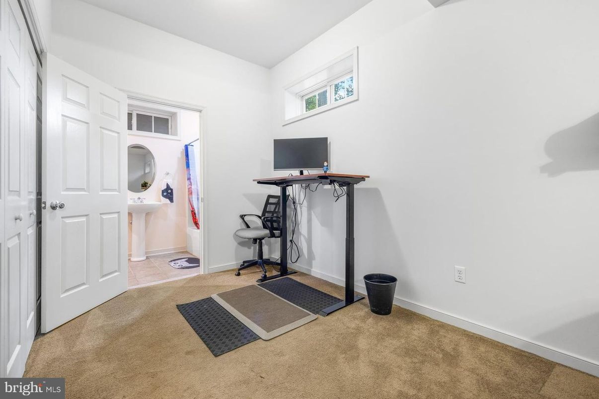 Home Office, Interior