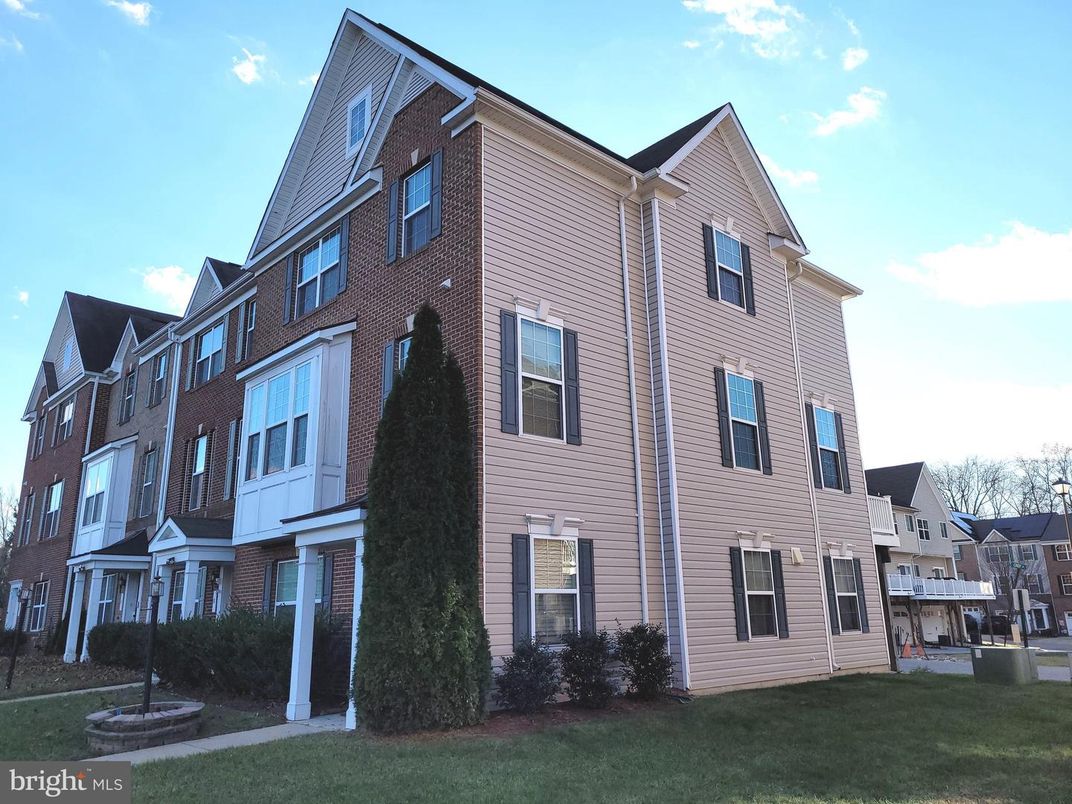 Exterior, Facade, Brick Facade, Rowhouse