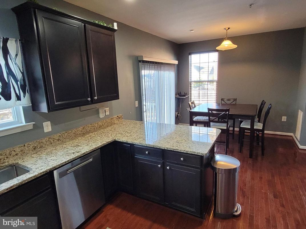 Dining room, Interior, Kitchen, Pendant Lights, Recessed Lighting, Wood Texture Flooring